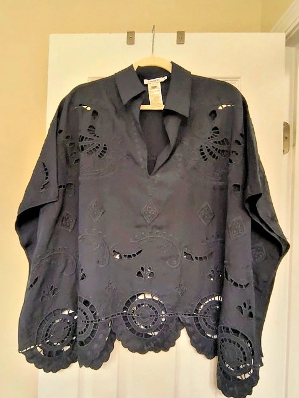 Chico's Black Eyelet Tunic Size Small Like New